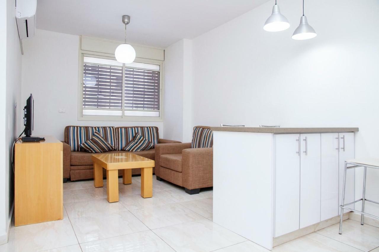Apartments4You Dinara 바트얌 외부 사진