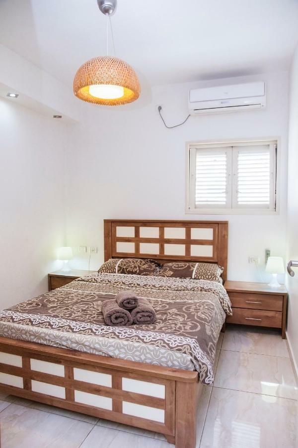 Apartments4You Dinara 바트얌 외부 사진
