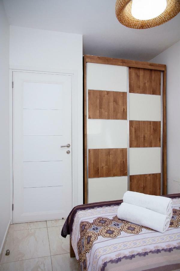 Apartments4You Dinara 바트얌 외부 사진