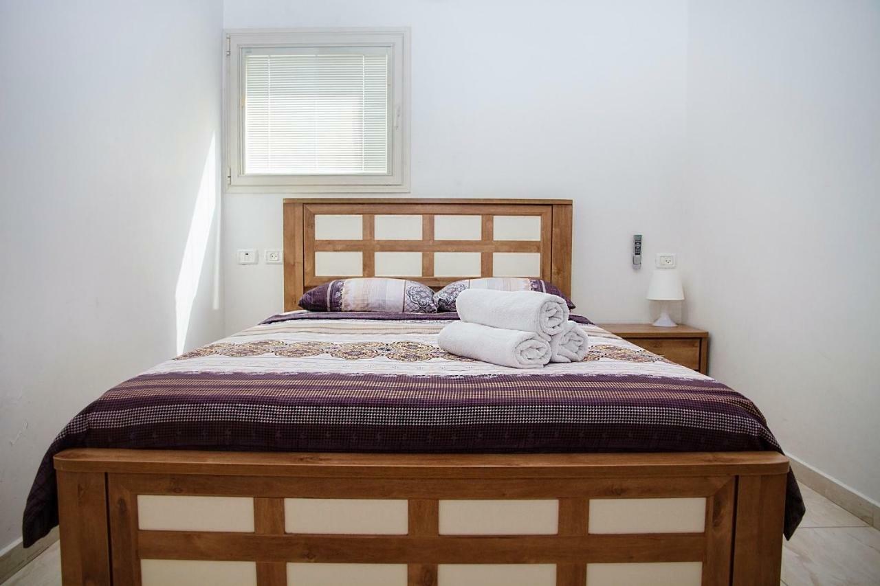 Apartments4You Dinara 바트얌 외부 사진